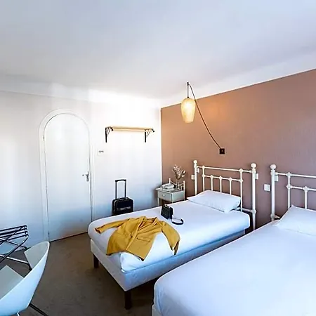 Hotel Grand Centre 3*