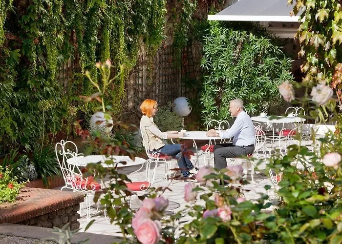 호텔 Grand Centre 3*